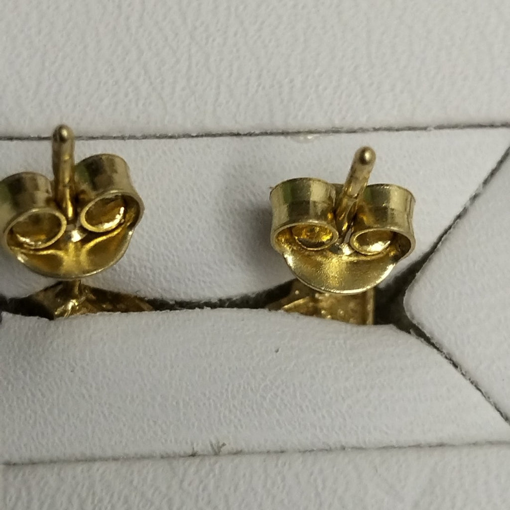 10024BRO00000B1081 FRD6 BROQUEL DE TRIANGULO CON CIRCONIA PEQUEÑA ORO 14K 1.1GRS (NUEVO)