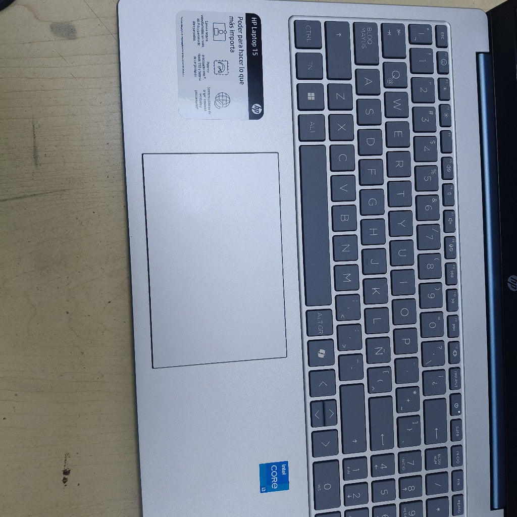 LAPTOP HP 15-FD0231LA (2025) 512 GB SSD 8 GB RAM (SEMINUEVO)