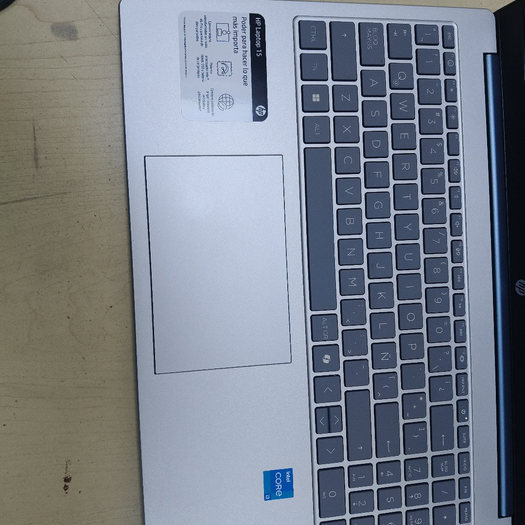 LAPTOP HP 15-FD0231LA (2025) 512 GB SSD 8 GB RAM (SEMINUEVO)