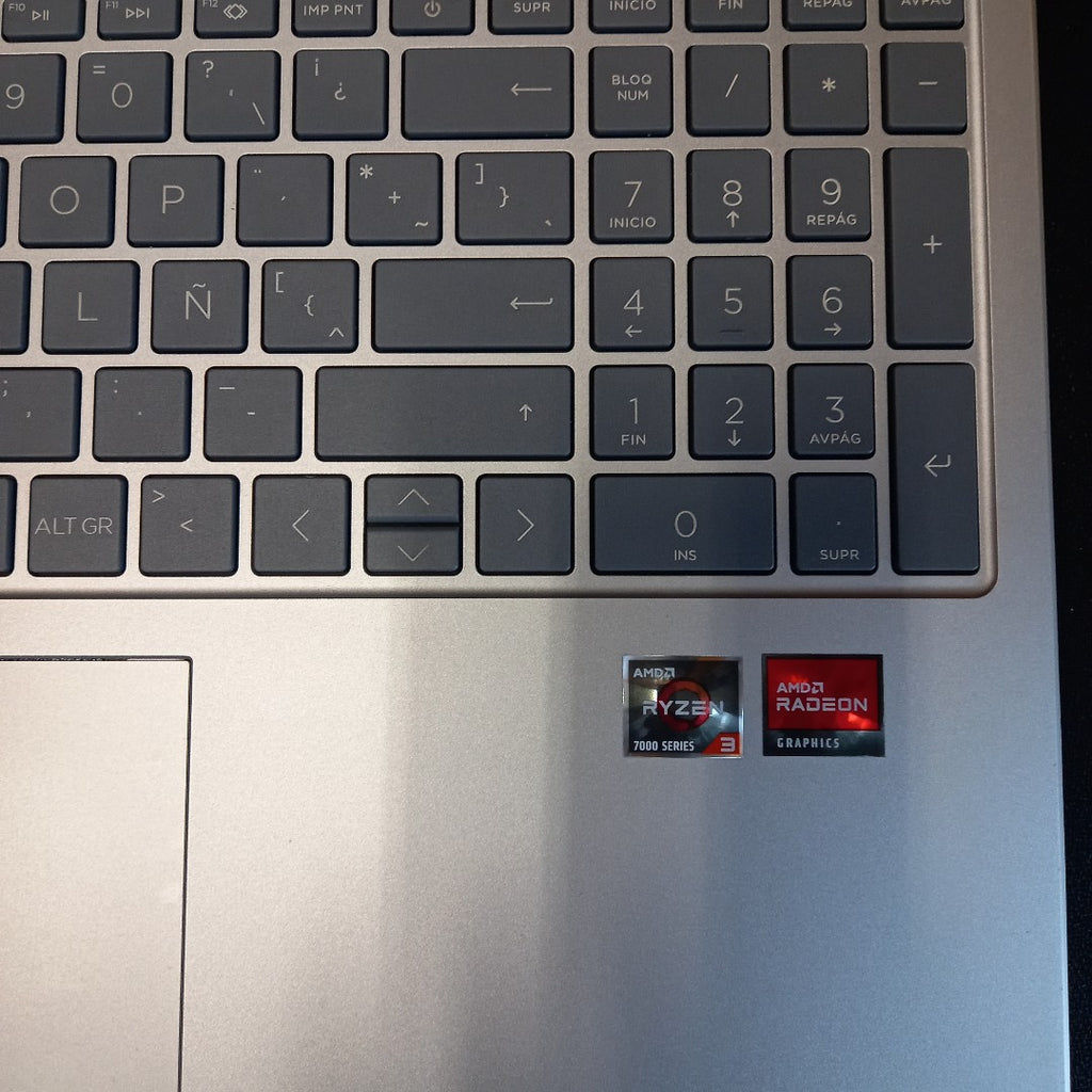 LAPTOP HP 15-FC0043LA (2024) 512 GB SSD 8 GB RAM (SEMINUEVO)