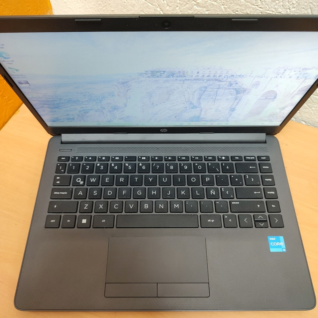 LAPTOP HP 240 G9 (2024) 512 GB SSD 8 GB RAM (SEMINUEVO)