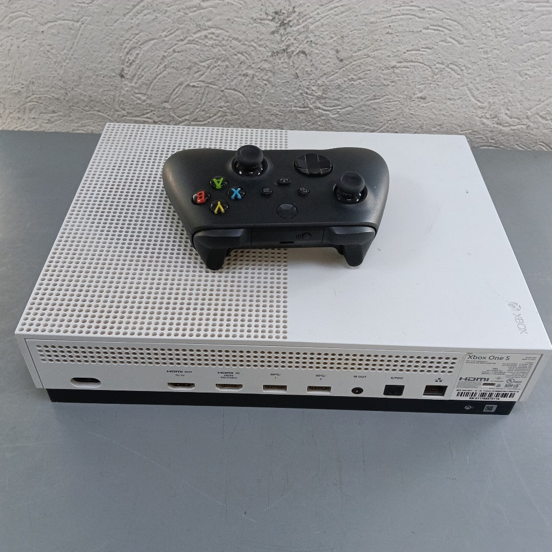 CONSOLA DE VIDEOJUEGO MICROSOFT XBOX ONE S 1 TB (SEMINUEVO)