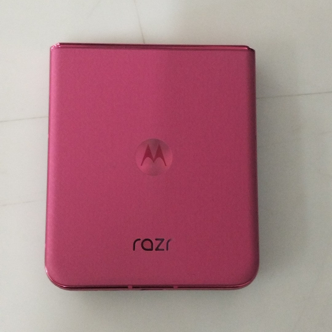 CELULAR MOTOROLA RAZR 50 ULTRA XT2451-3 (2024) 512 GB 12 GB RAM (SEMINUEVO)