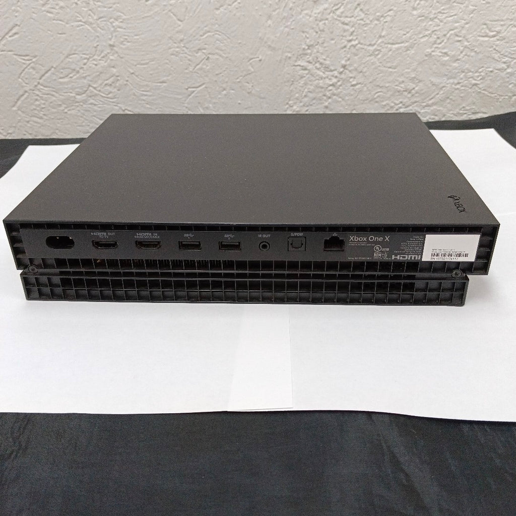 CONSOLA DE VIDEOJUEGO MICROSOFT XBOX ONE X 1 TB (SEMINUEVO)
