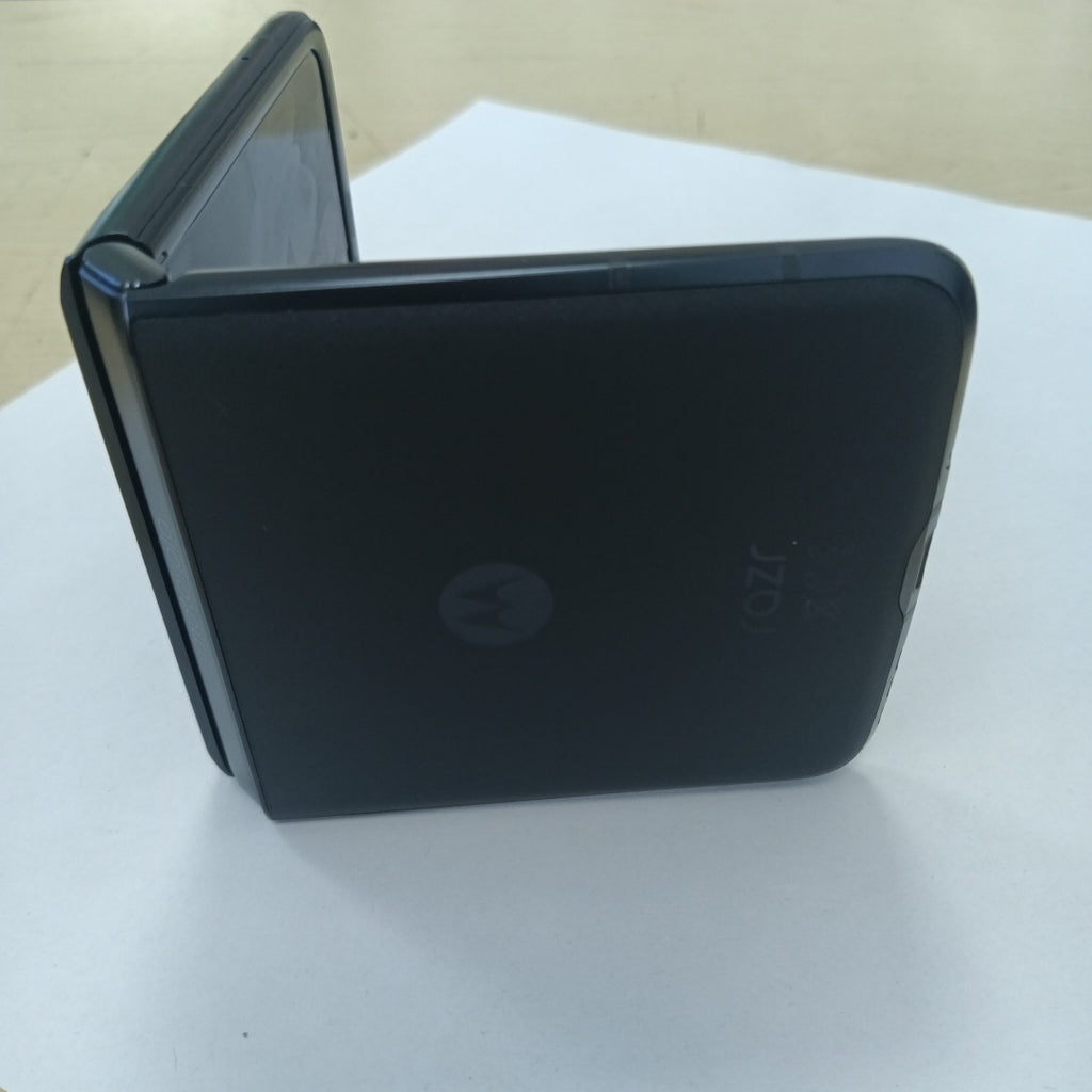 CELULAR MOTOROLA RAZR 22 XT2251-1 512 GB 12 GB RAM (SEMINUEVO)