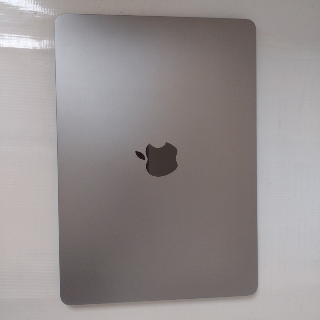 LAPTOP APPLE MACBOOK AIR 13" 2022 3.49 A2681 (8 CPU/8 GPU) 256 GB SSD 8 GB RAM (SEMINUEVO)