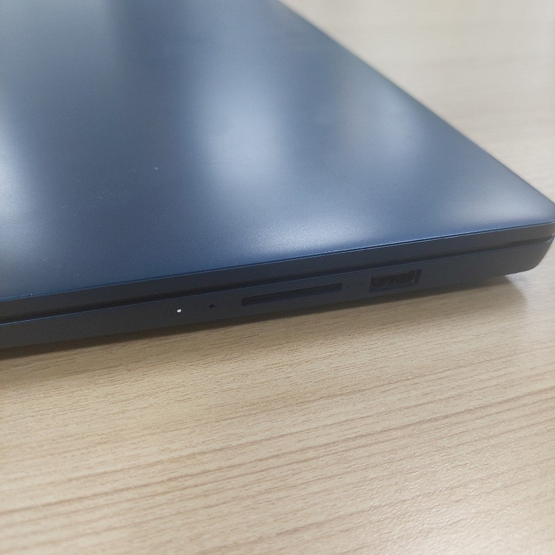 LAPTOP LENOVO IDEAPAD SLIM 3 15IAH8 (2024) 512 GB SSD 8 GB RAM (SEMINUEVO)