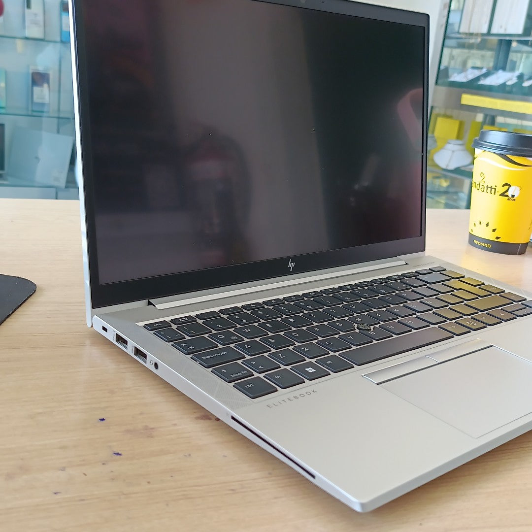 LAPTOP HP ELITEBOOK 840 G8 (2023) 256 GB SSD 16 GB RAM (SEMINUEVO)