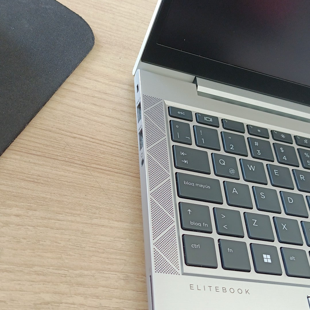 LAPTOP HP ELITEBOOK 840 G8 (2023) 256 GB SSD 16 GB RAM (SEMINUEVO)