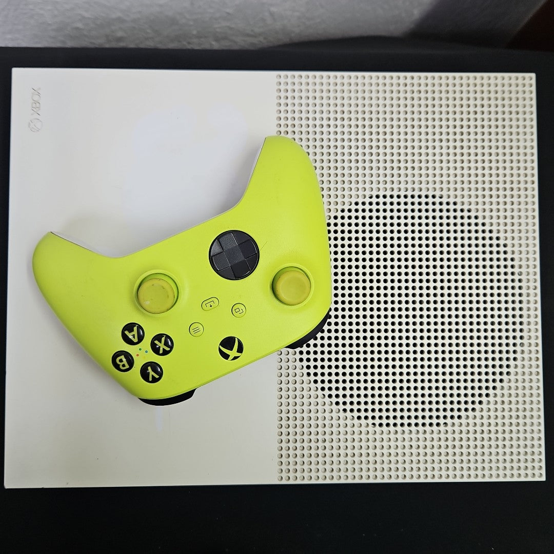 CONSOLA DE VIDEOJUEGO MICROSOFT XBOX ONE S 500 GB  (SEMINUEVO)