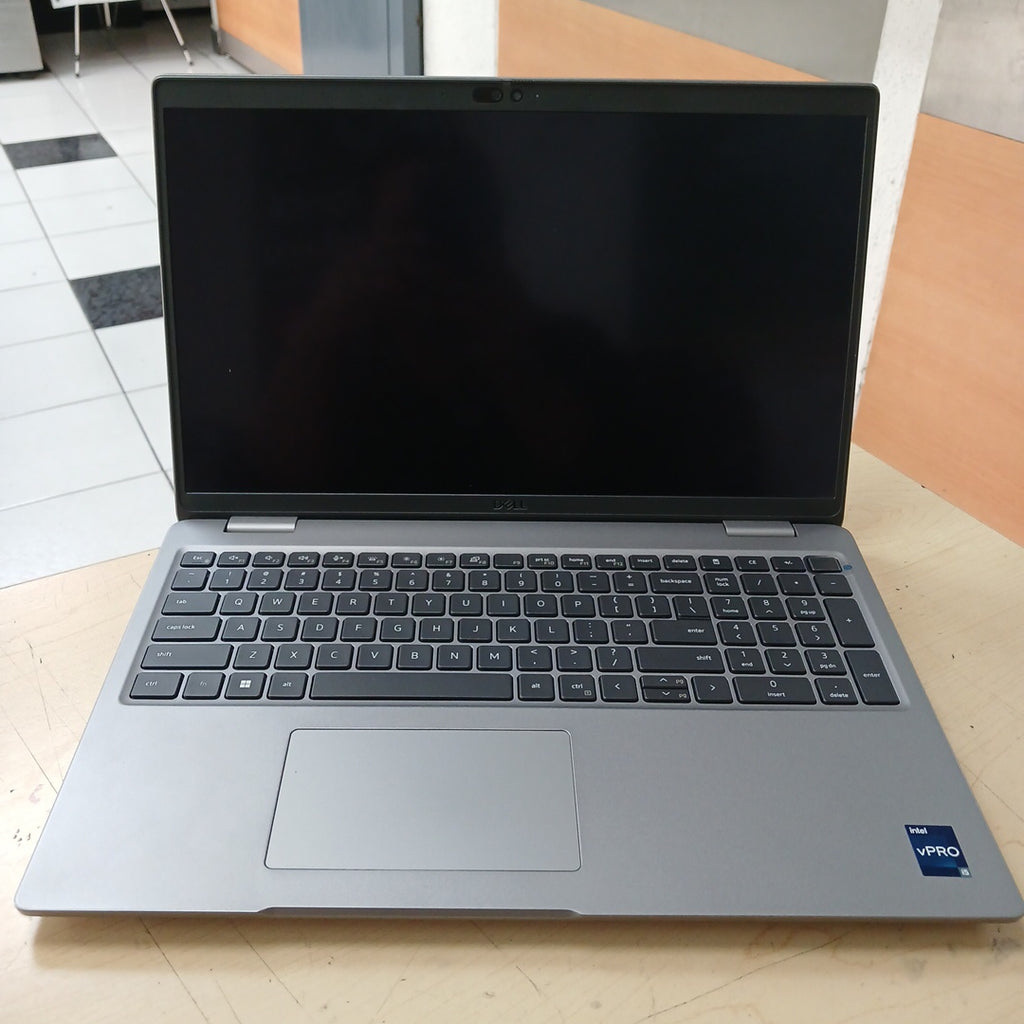 LAPTOP DELL LATITUDE 5540 (2024) 256 GB SSD 16 GB RAM (SEMINUEVO)