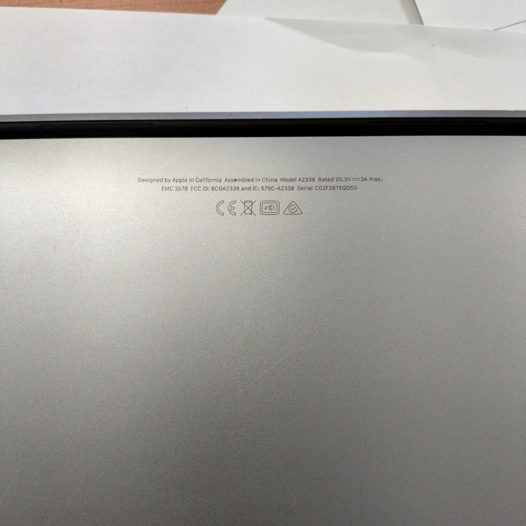LAPTOP APPLE MACBOOK PRO 13" 2020 3.2 A2338 256 GB SSD 8 GB RAM (SEMINUEVO)