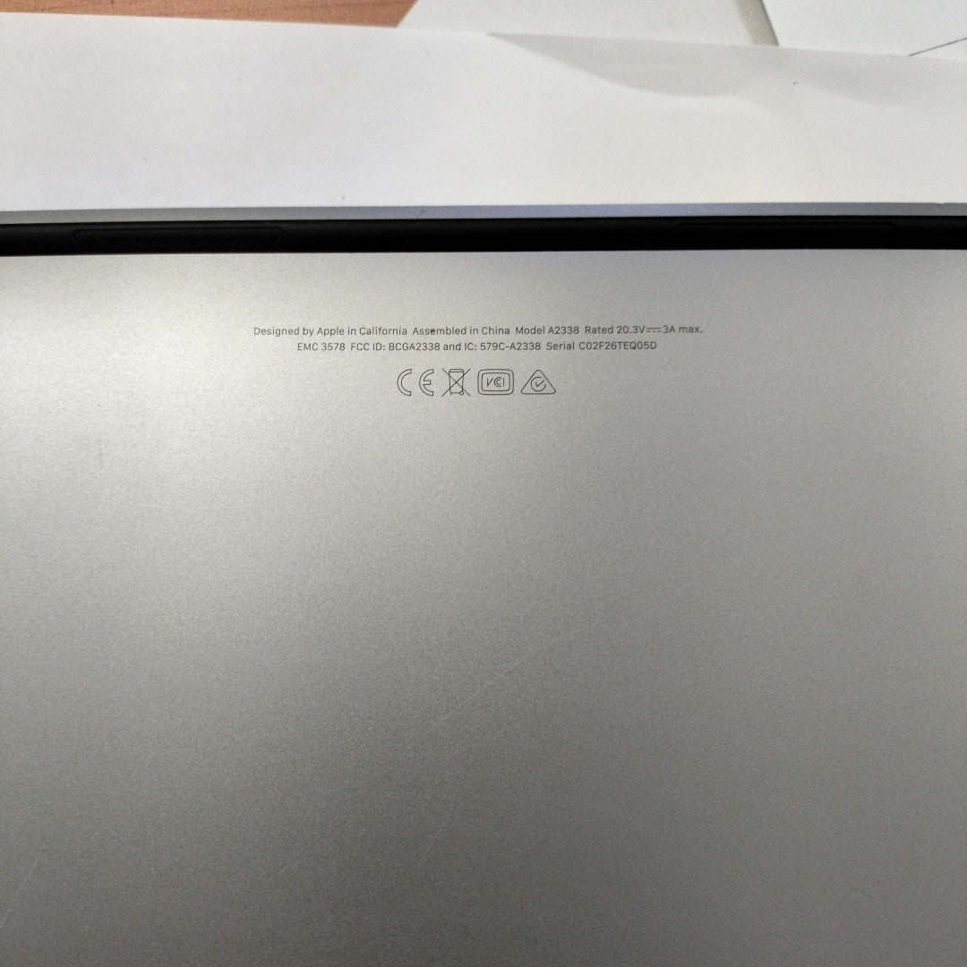 LAPTOP APPLE MACBOOK PRO 13" 2020 3.2 A2338 256 GB SSD 8 GB RAM (SEMINUEVO)