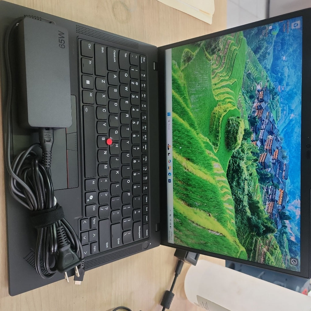 LAPTOP LENOVO THINKPAD T14  GEN 5 (2025) 256 GB SSD 16 GB RAM (SEMINUEVO)