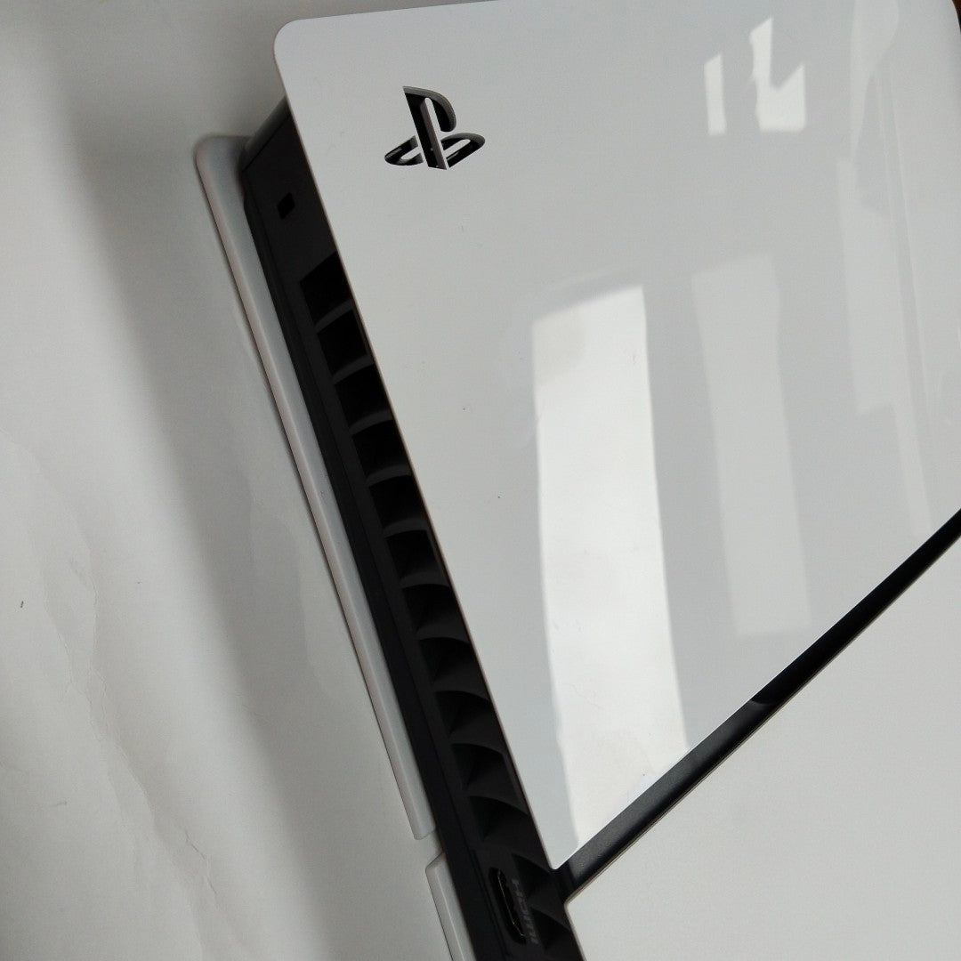 CONSOLA DE VIDEOJUEGO SONY PS5 825 SSD (SEMINUEVO)