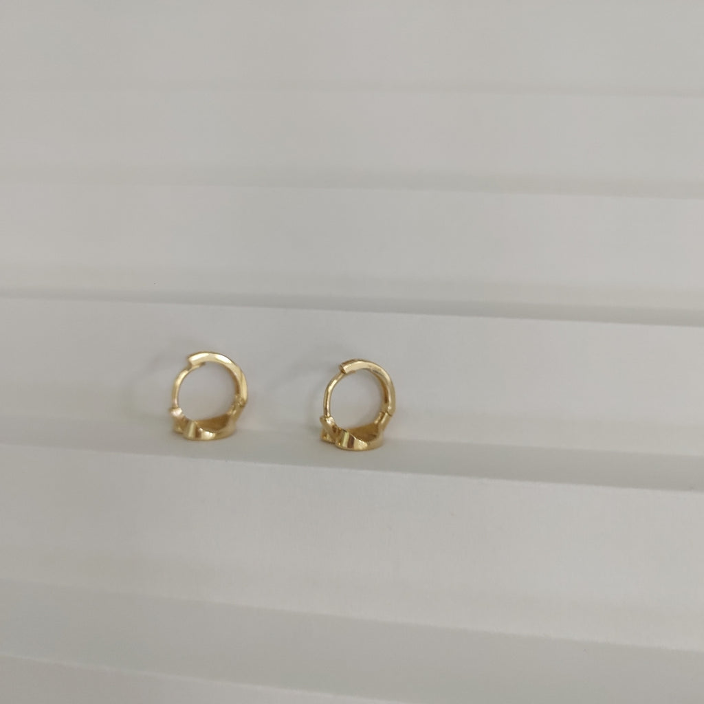 HUGGIES ORO 14K 1.8 (NUEVO)
