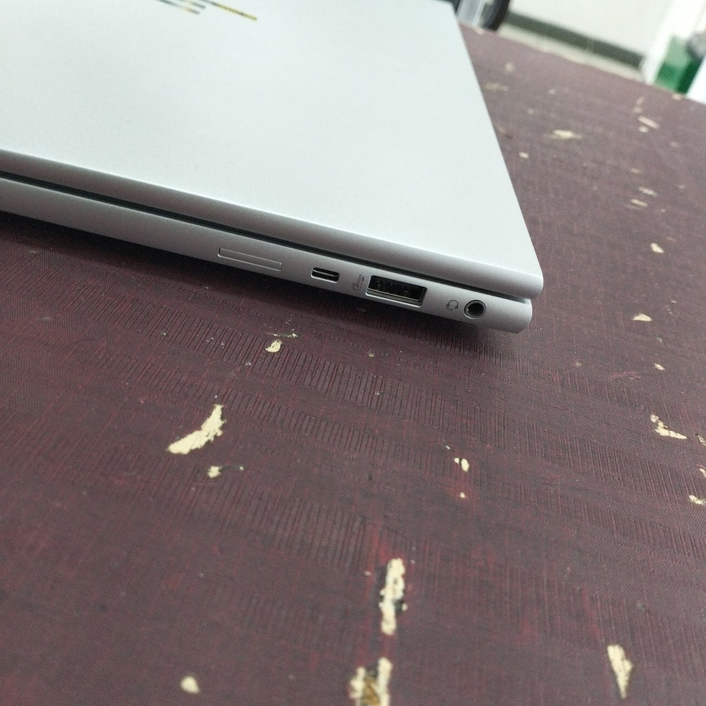 LAPTOP HP ELITEBOOK 840 G11 (2025) 512 GB SSD 16 GB RAM (SEMINUEVO)