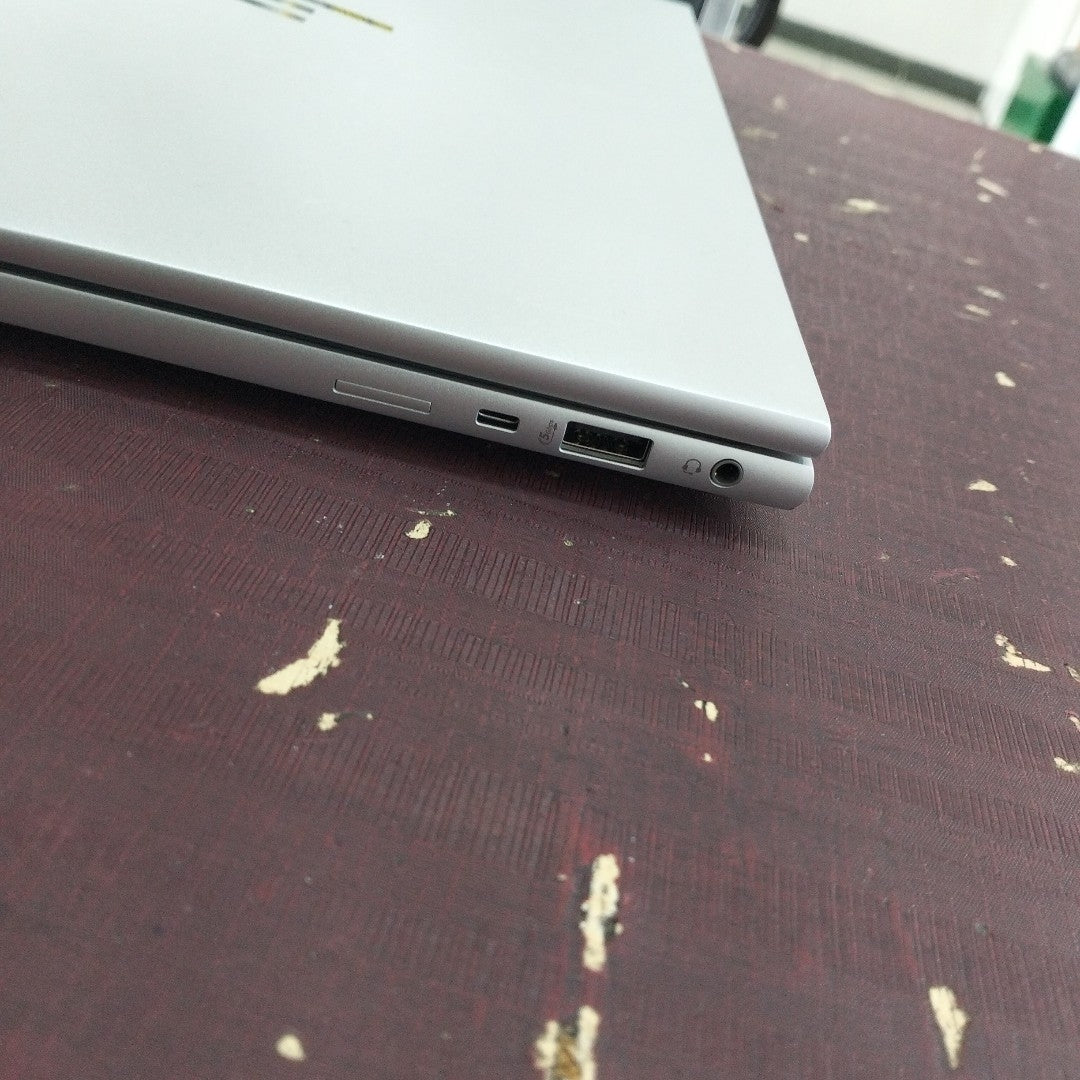 LAPTOP HP ELITEBOOK 840 G11 (2025) 512 GB SSD 16 GB RAM (SEMINUEVO)