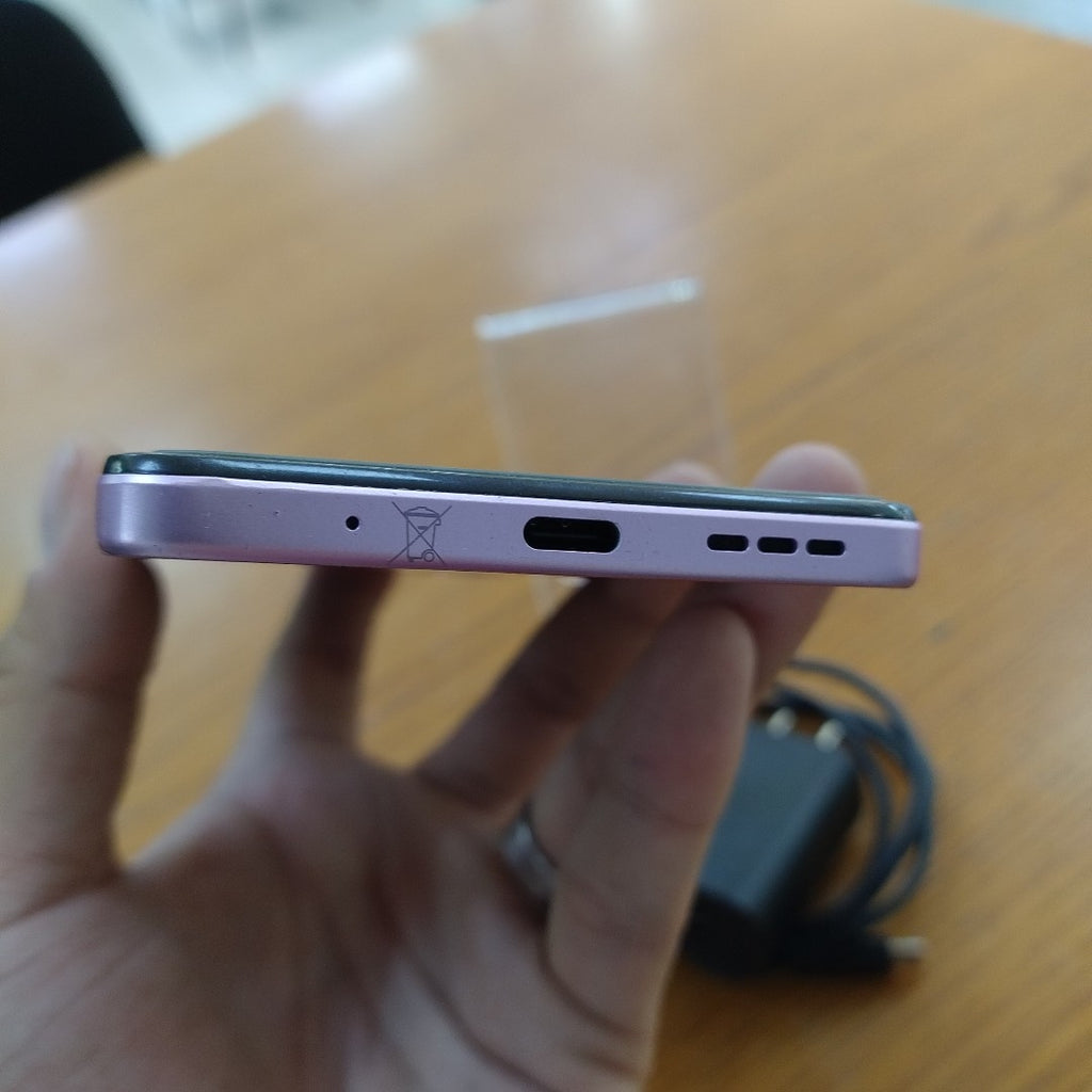 CELULAR MOTOROLA MOTO G24 XT2423-1 (2024) 256 GB 4 GB RAM (SEMINUEVO)