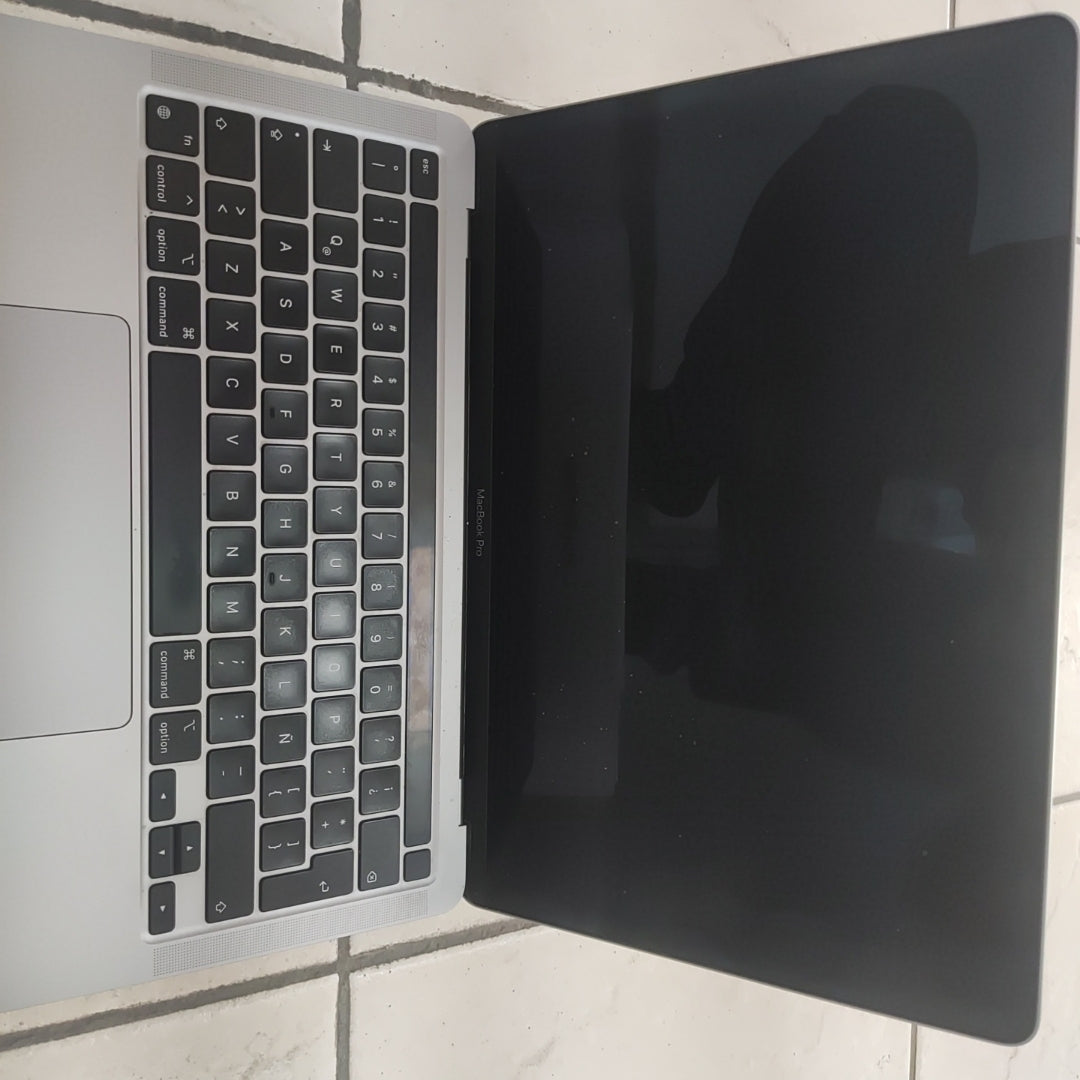 LAPTOP APPLE MACBOOK PRO 13" 2020 3.2 A2338 256 GB SSD 8 GB RAM (SEMINUEVO)
