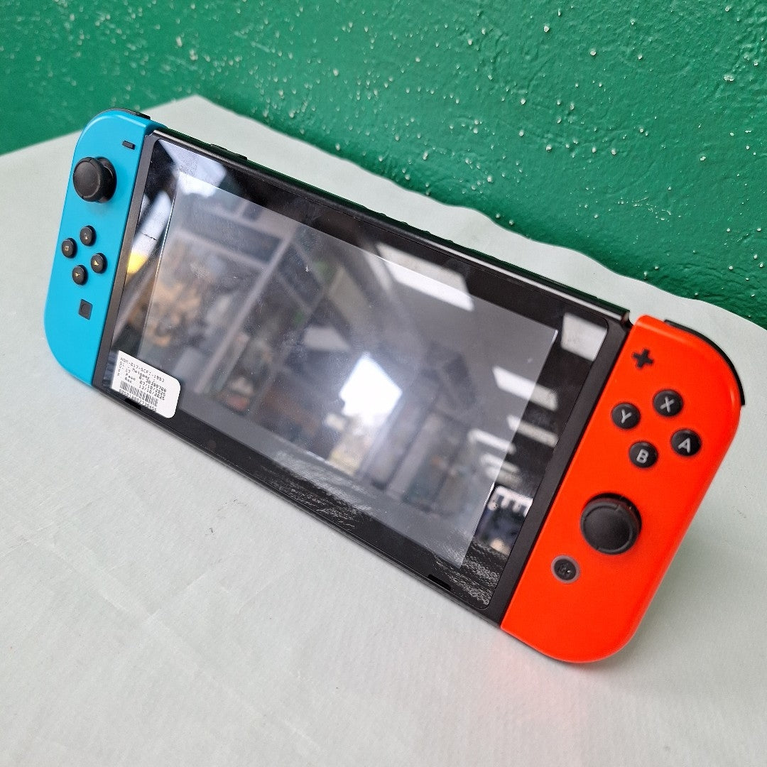 CONSOLA DE VIDEOJUEGO NINTENDO SWITCH 32 GB (SEMINUEVO)