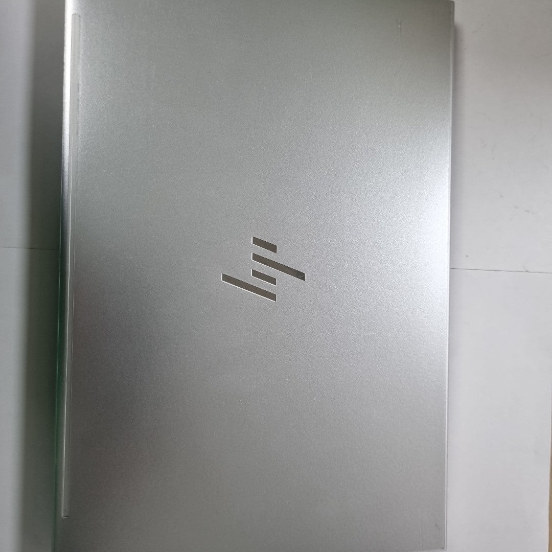 LAPTOP HP ELITEBOOK 630 G10 (2024) 512 GB SSD 32 GB RAM (SEMINUEVO)