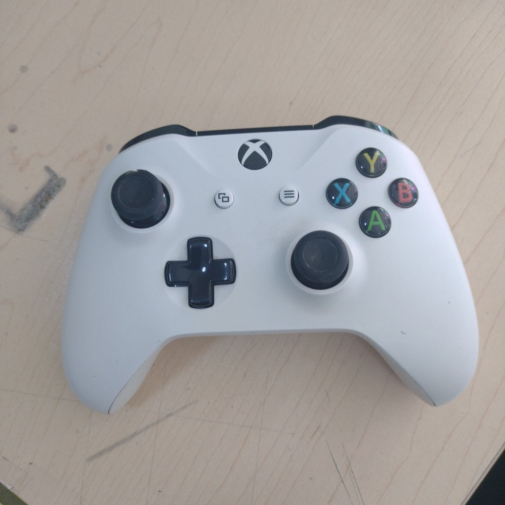 CONSOLA DE VIDEOJUEGO MICROSOFT XBOX ONE X 1 TB (SEMINUEVO)