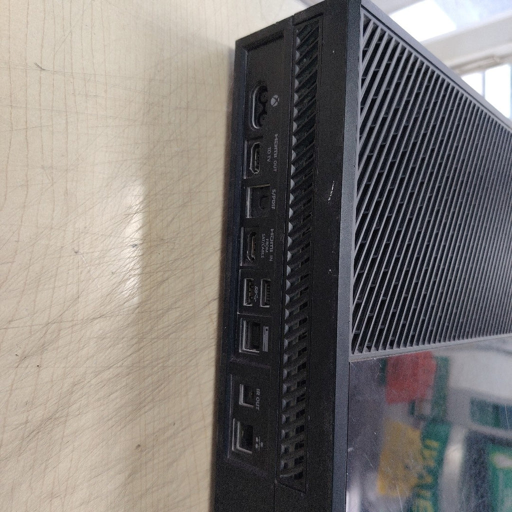 CONSOLA DE VIDEOJUEGO MICROSOFT XBOX ONE 1 TB (SEMINUEVO)