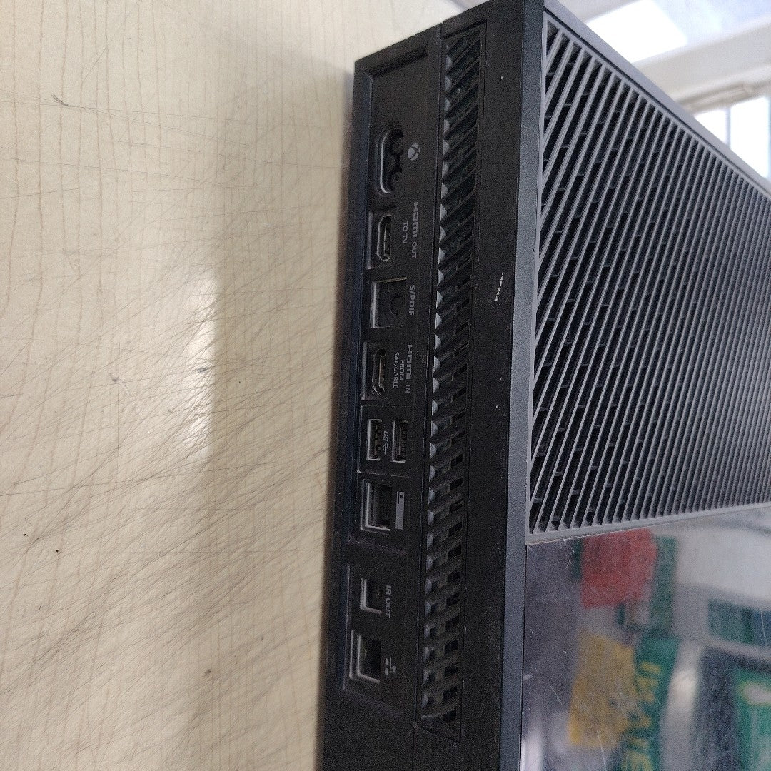 CONSOLA DE VIDEOJUEGO MICROSOFT XBOX ONE 1 TB (SEMINUEVO)