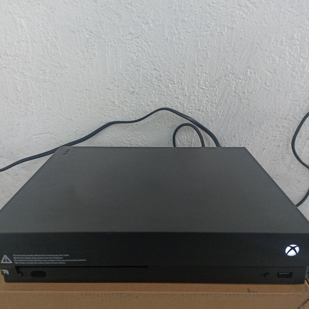 CONSOLA DE VIDEOJUEGO MICROSOFT XBOX ONE X 1 TB (SEMINUEVO)