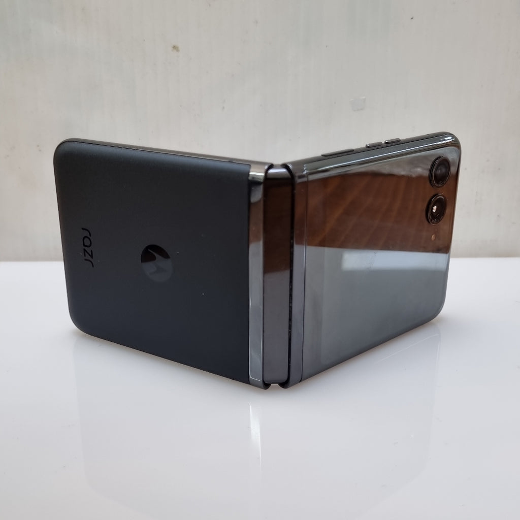 CELULAR MOTOROLA RAZR+ XT2321-3 (2023) 256 GB 8 GB RAM (SEMINUEVO)