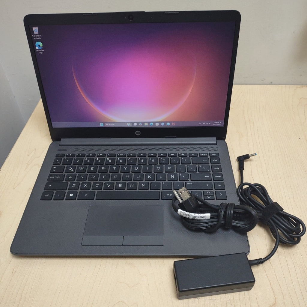 LAPTOP HP 245 G8 (2023) 256 GB SSD 8 GB RAM (SEMINUEVO)