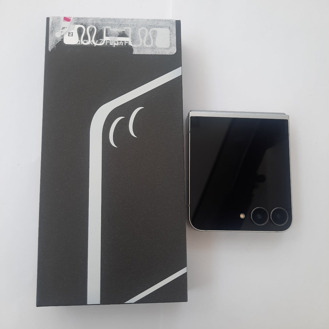 CELULAR SAMSUNG GALAXY Z FLIP7 FE SM-F761B (2025) 128 GB 8 GB RAM (SEMINUEVO)