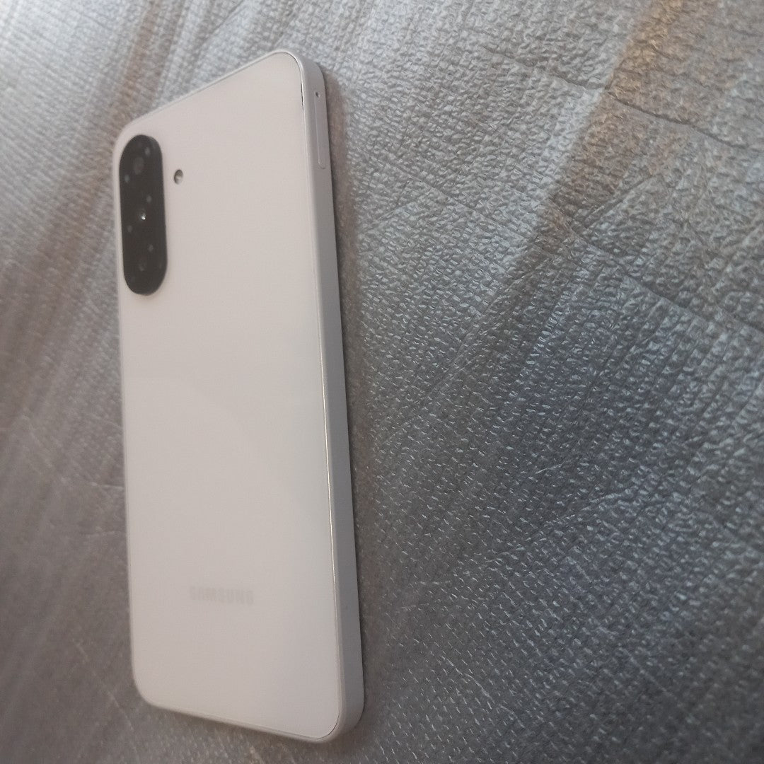 CELULAR SAMSUNG GALAXY A26 5G SM-A266M (2025) 128 GB 6 GB RAM (SEMINUEVO)