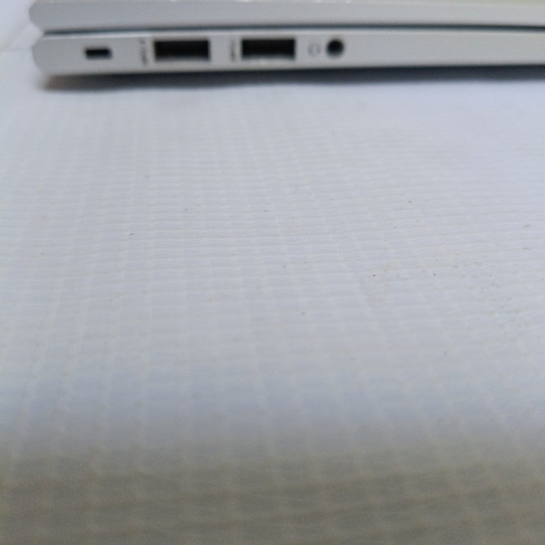 LAPTOP HP ELITEBOOK 840 G7 (2022) 256 GB SSD 8 GB RAM (SEMINUEVO)