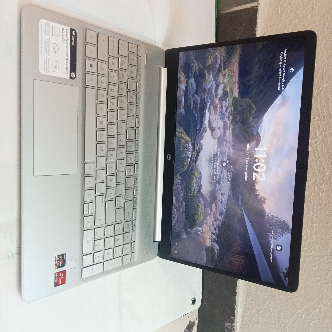 LAPTOP HP 15-EF2519LA (2022) 512 GB SSD 8 GB RAM (SEMINUEVO)