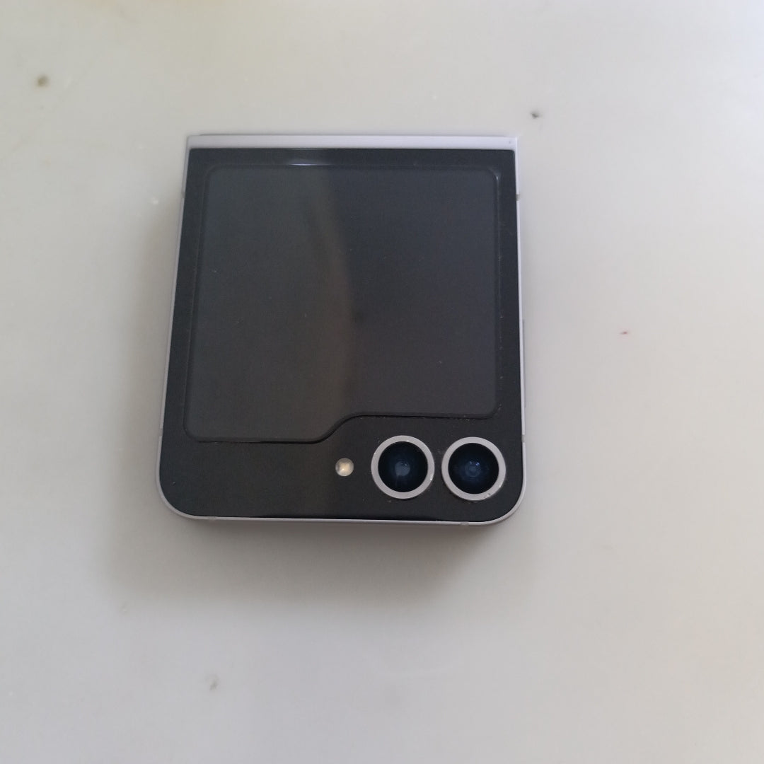 CELULAR SAMSUNG GALAXY Z FLIP6 SM-F741B (2024) 256 GB 12 GB RAM (SEMINUEVO)