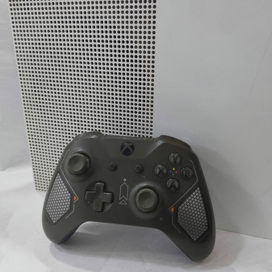 CONSOLA DE VIDEOJUEGO MICROSOFT XBOX ONE S 1 TB (SEMINUEVO)