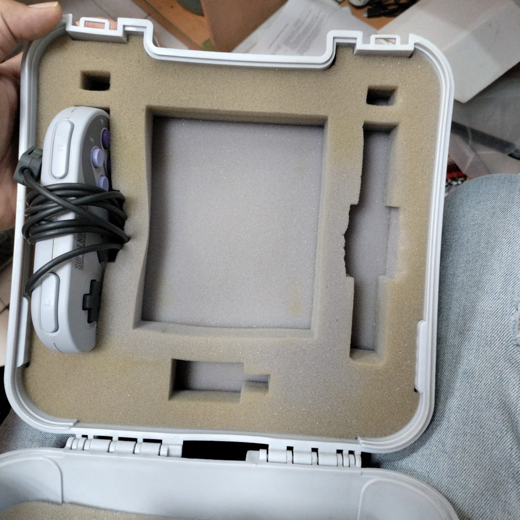 CONSOLA DE VIDEOJUEGO NINTENDO SUPER NES CLASSIC EDITION 21 JUEGOS PRECARGADOS (SEMINUEVO)