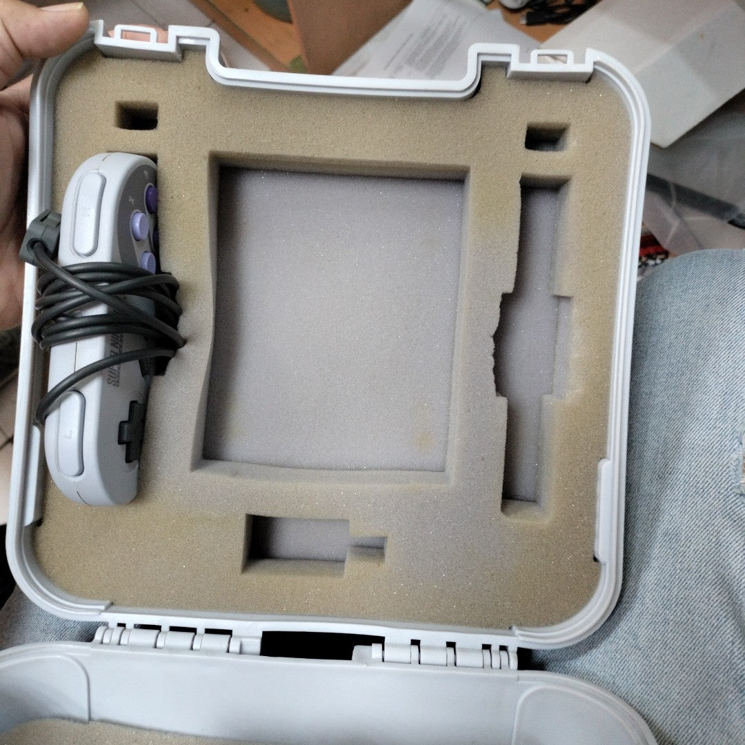 CONSOLA DE VIDEOJUEGO NINTENDO SUPER NES CLASSIC EDITION 21 JUEGOS PRECARGADOS (SEMINUEVO)