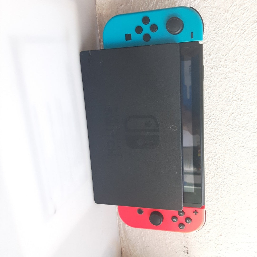 CONSOLA DE VIDEOJUEGO NINTENDO SWITCH 32 GB (SEMINUEVO)