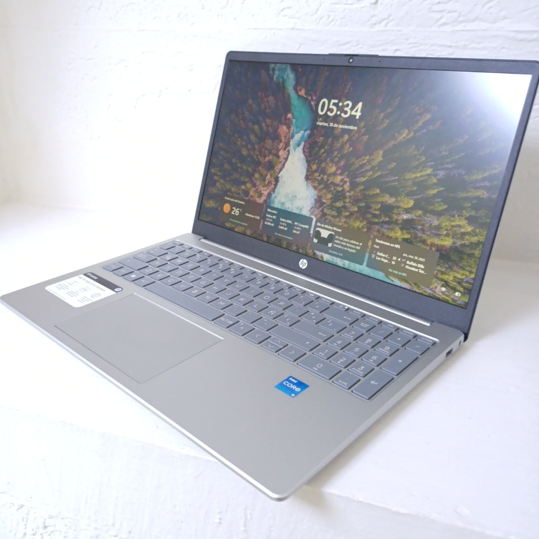 LAPTOP HP 15-FD0058LA (2024) 512 GB SSD 8 GB RAM (SEMINUEVO)