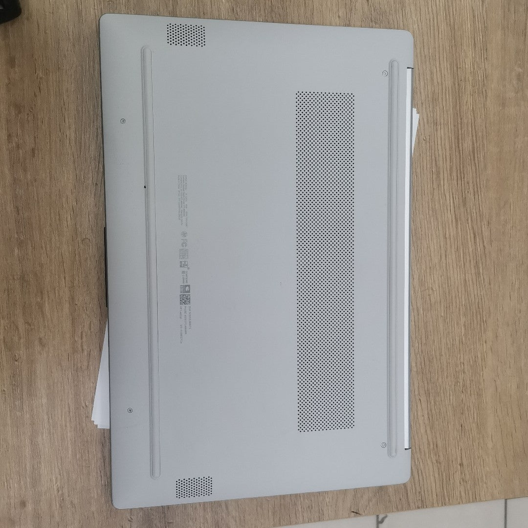 LAPTOP HP 15-FC0027LA (2024) 512 GB SSD 8 GB RAM (SEMINUEVO)