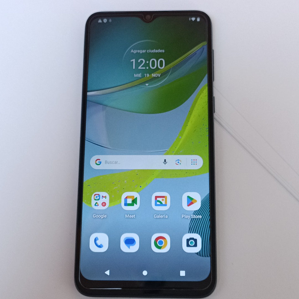 CELULAR MOTOROLA MOTO E13 XT2345-4 (2023) 64 GB 2 GB RAM (SEMINUEVO)