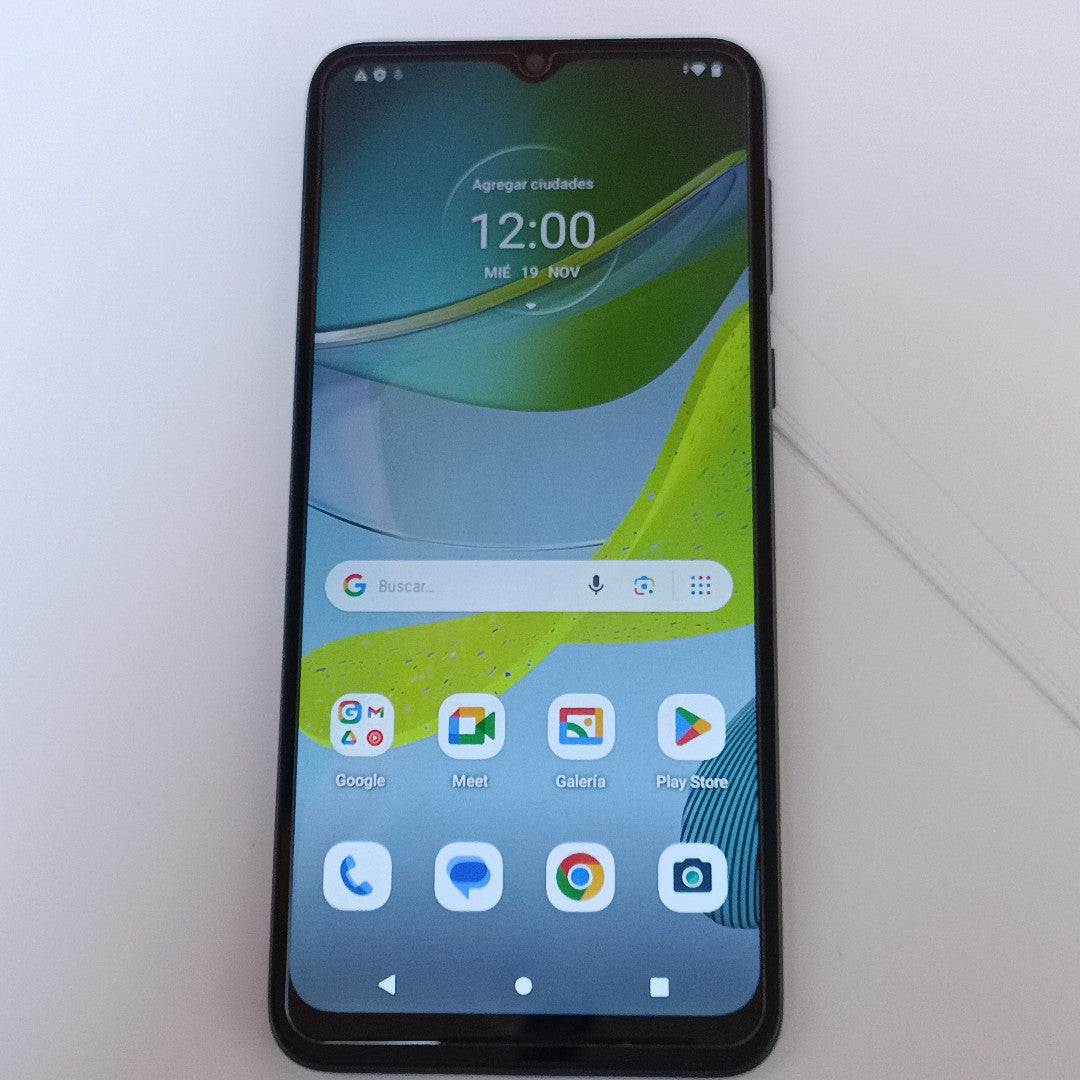CELULAR MOTOROLA MOTO E13 XT2345-4 (2023) 64 GB 2 GB RAM (SEMINUEVO)