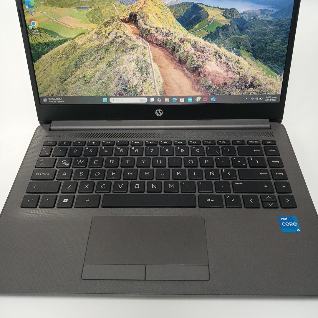 LAPTOP HP 240 G8 (2023) 256 GB SSD 8 GB RAM (SEMINUEVO)