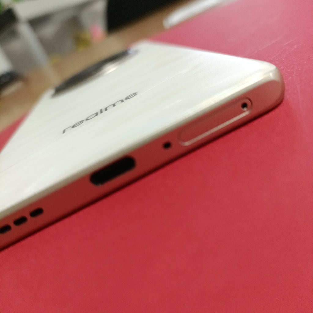 CELULAR REALME 14 PRO 5G RMX5056 (2025) 256 GB 8 GB RAM (SEMINUEVO)