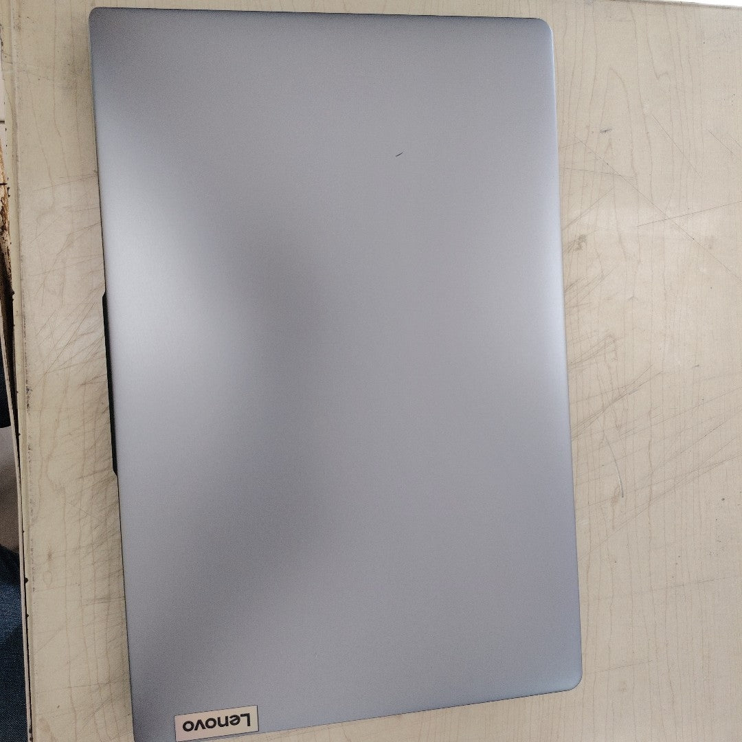 LAPTOP LENOVO IDEAPAD SLIM 3 15IAH8 (2023) 512 GB SSD 8 GB RAM (SEMINUEVO)