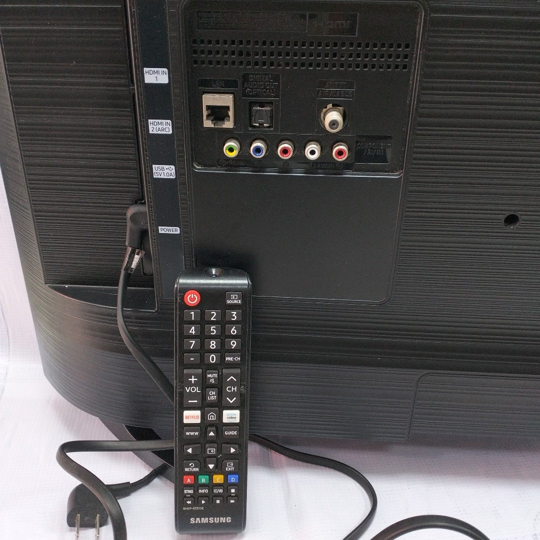 PANTALLA SAMSUNG UN32T4300AF (2020) 32" LED HD (SEMINUEVO)