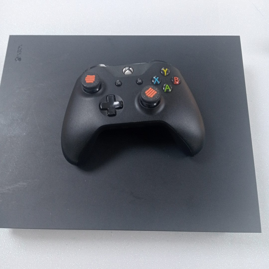 CONSOLA DE VIDEOJUEGO MICROSOFT XBOX ONE X 1 TB (SEMINUEVO)